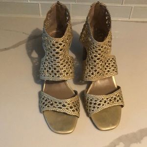 Donald Pliner Beautiful Gold Sandles